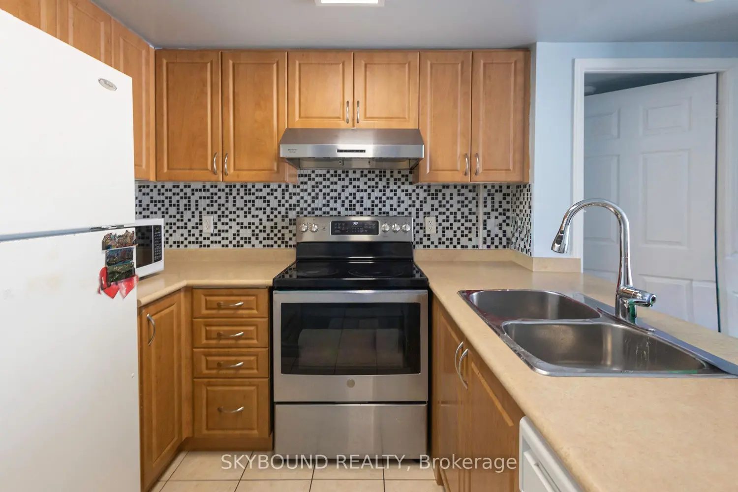 3043 Finch Avenue 2033