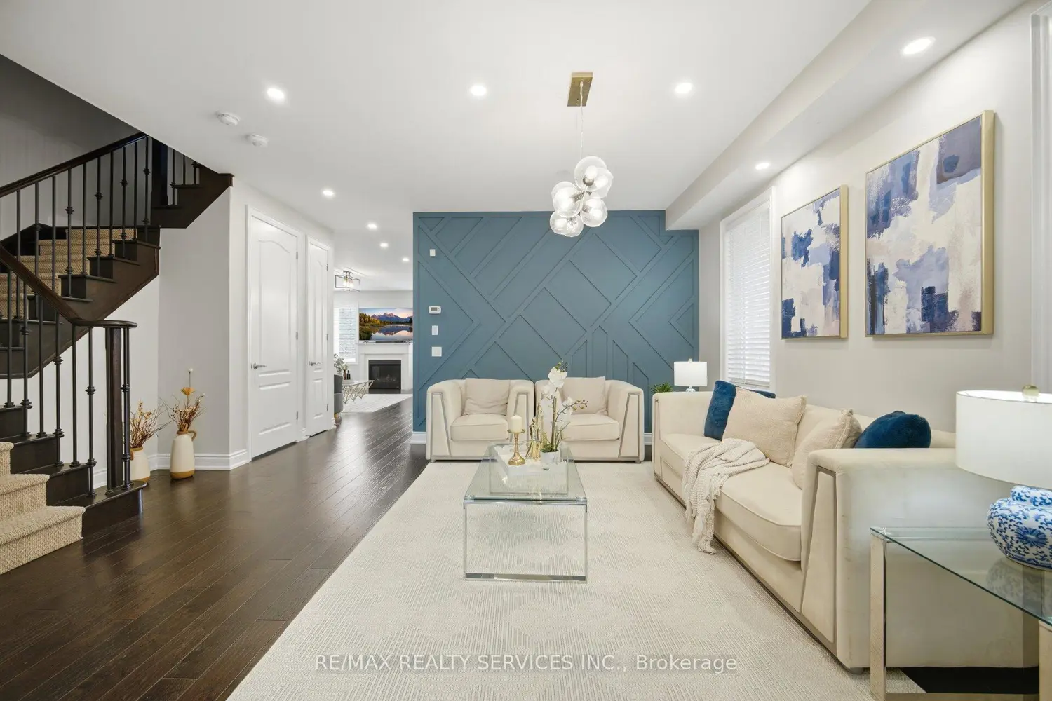 152 Newhouse Boulevard photo 4