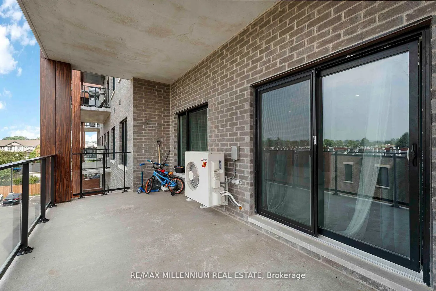 Additional image 9 of 408 Dundas Street 306
