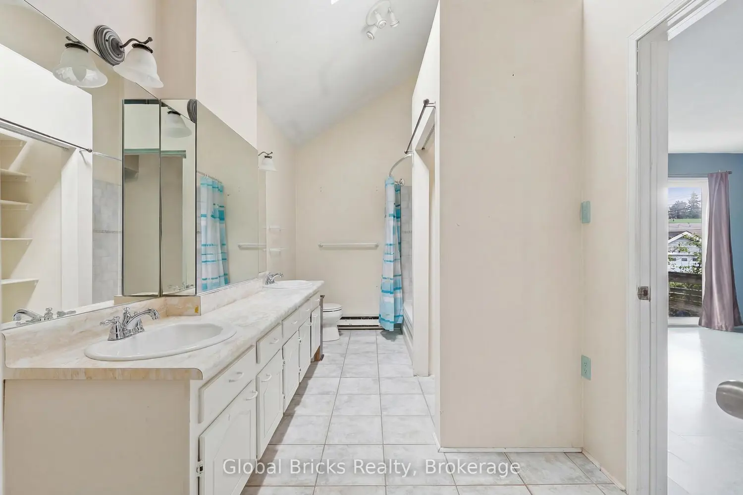 138 Gradwell Drive photo 5