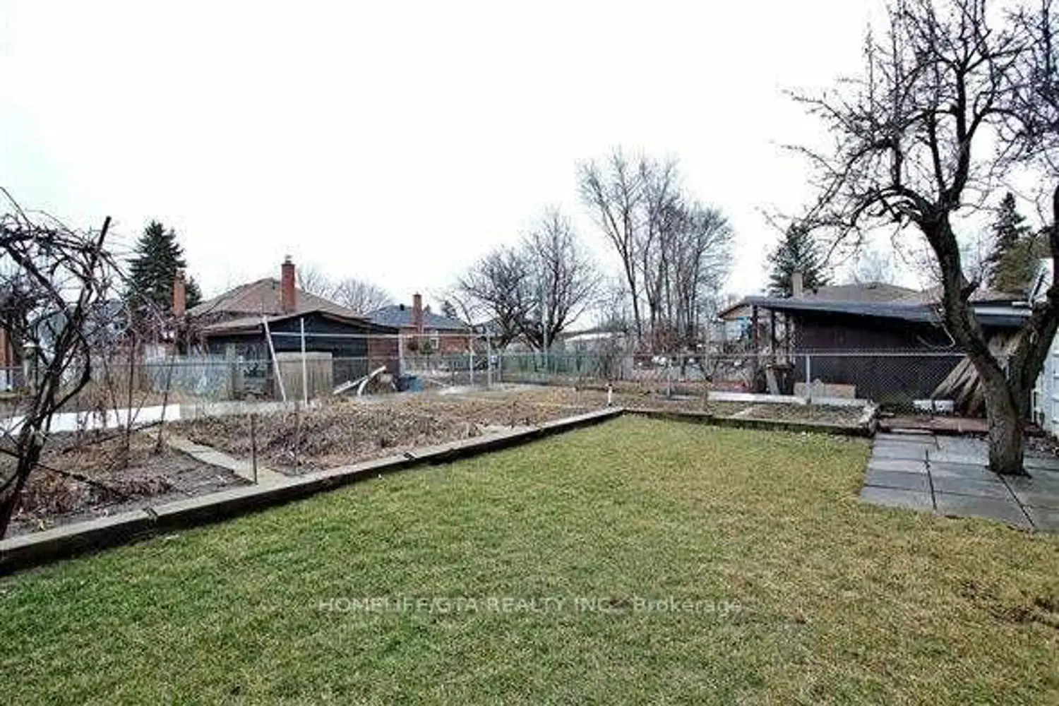 31 Dorking Crescent photo 2