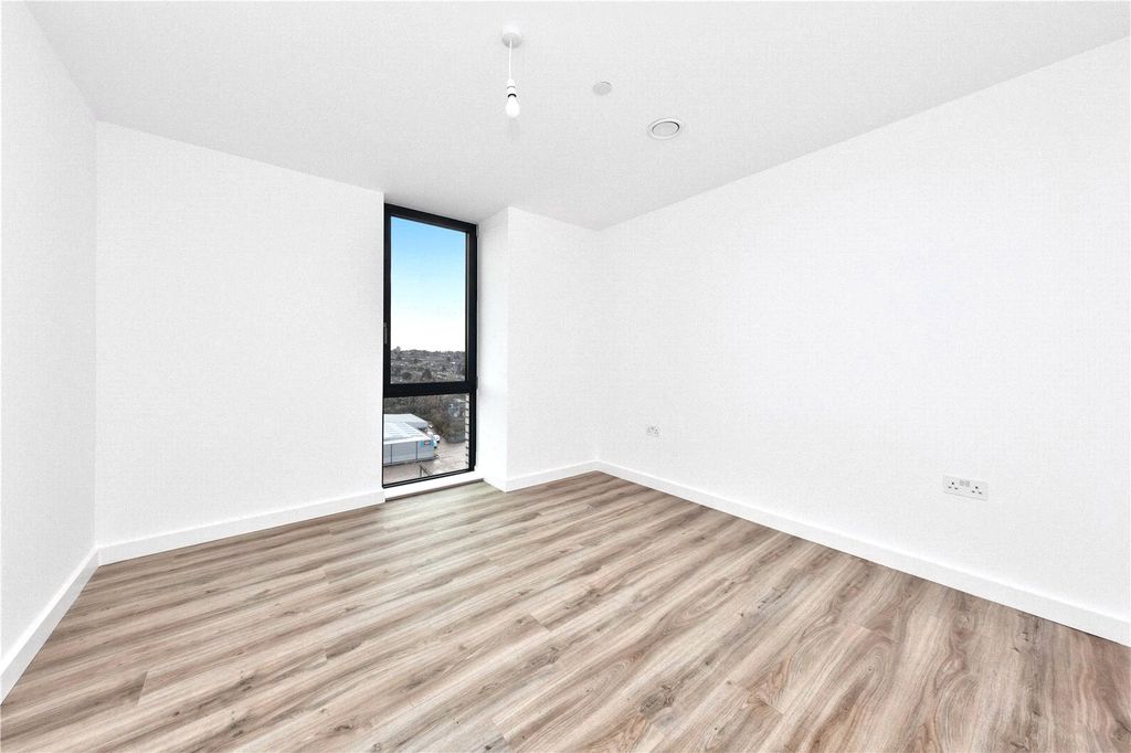 Additional image 2 of 2 bed flat to rentViva Court, Kimpton Road, Luton LU2