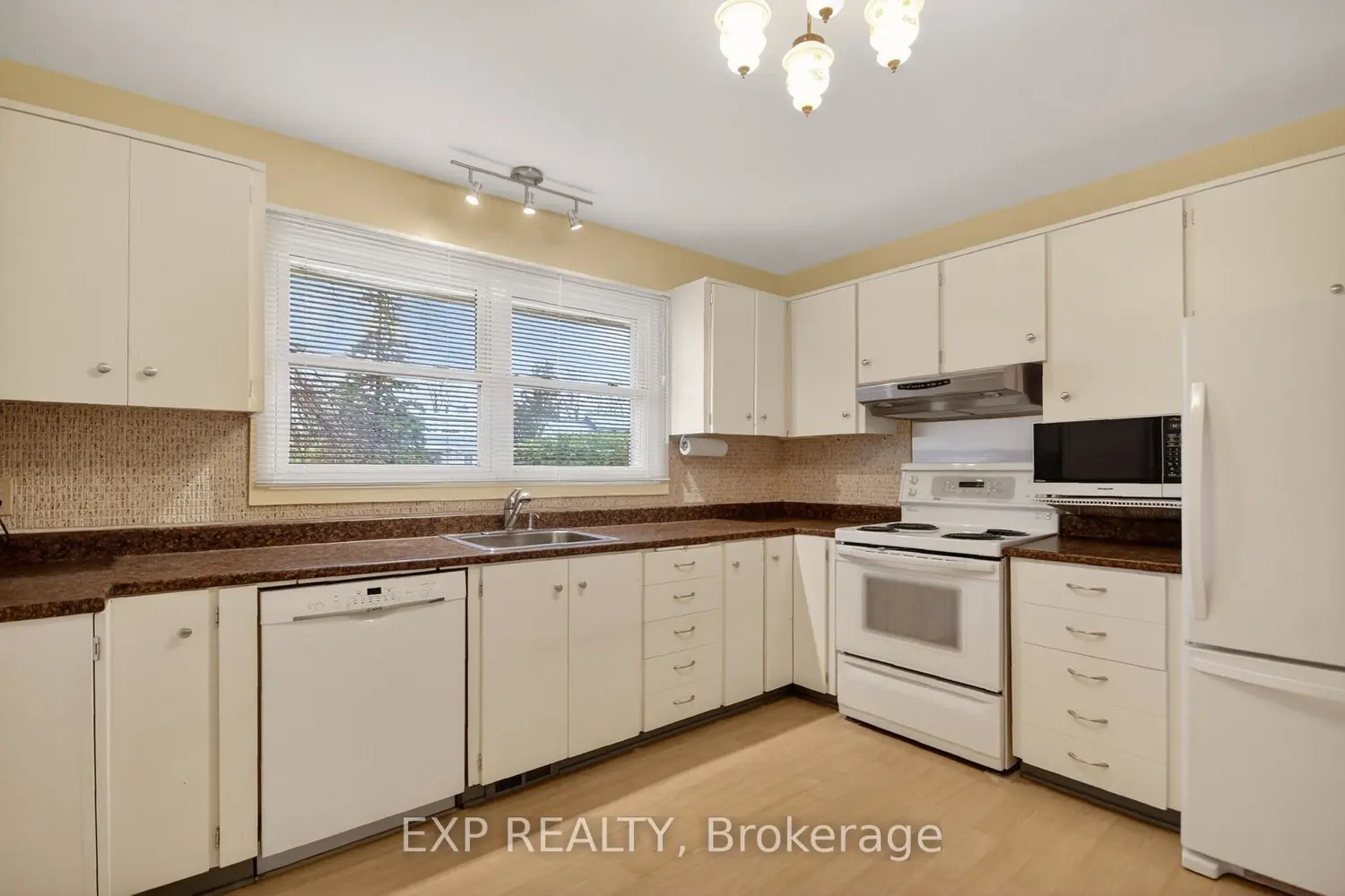 Additional image 7 of 632 Chadburn Avenue