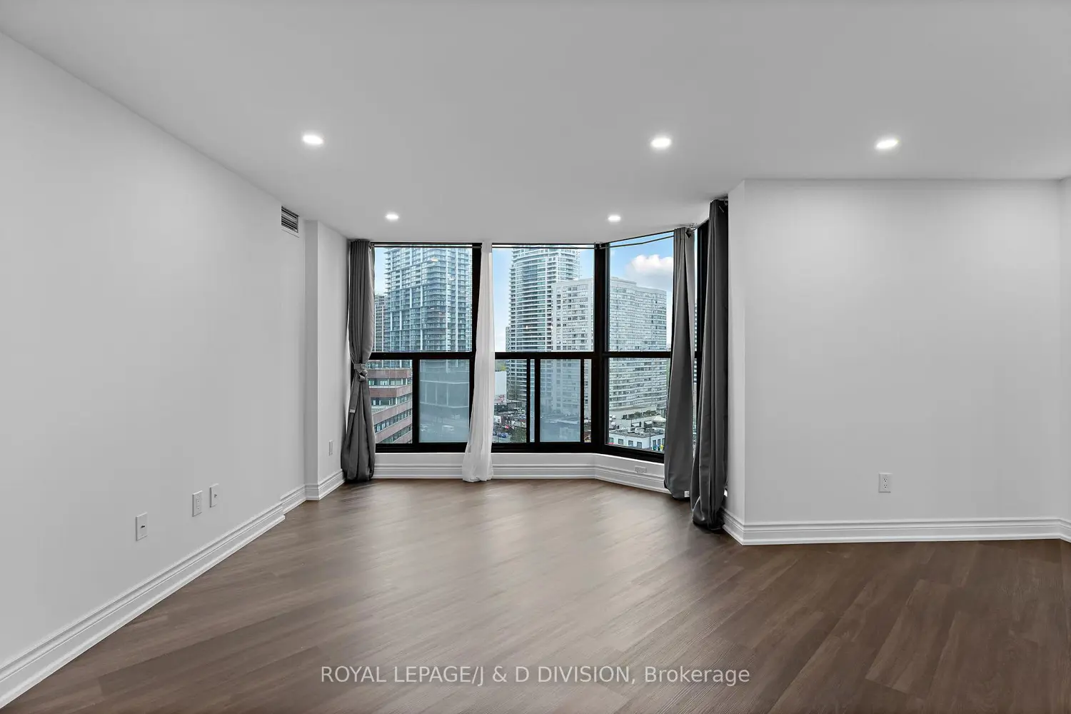 Additional image 3 of 33 Elmhurst Avenue 1201