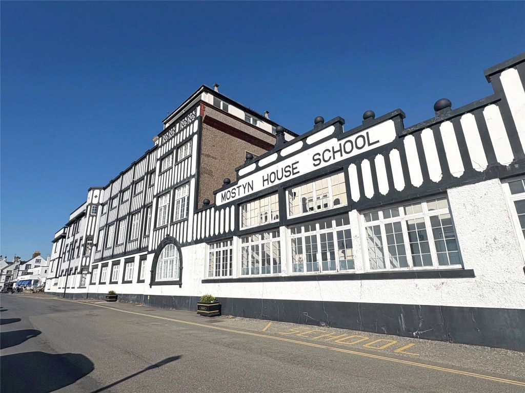 2 bed flat for saleGrenfell Park, Parkgate, Neston, Cheshire CH64