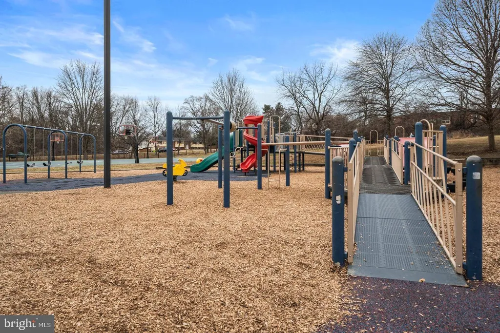 1 FarmcRest Court, Silver Spring, MD 20905
