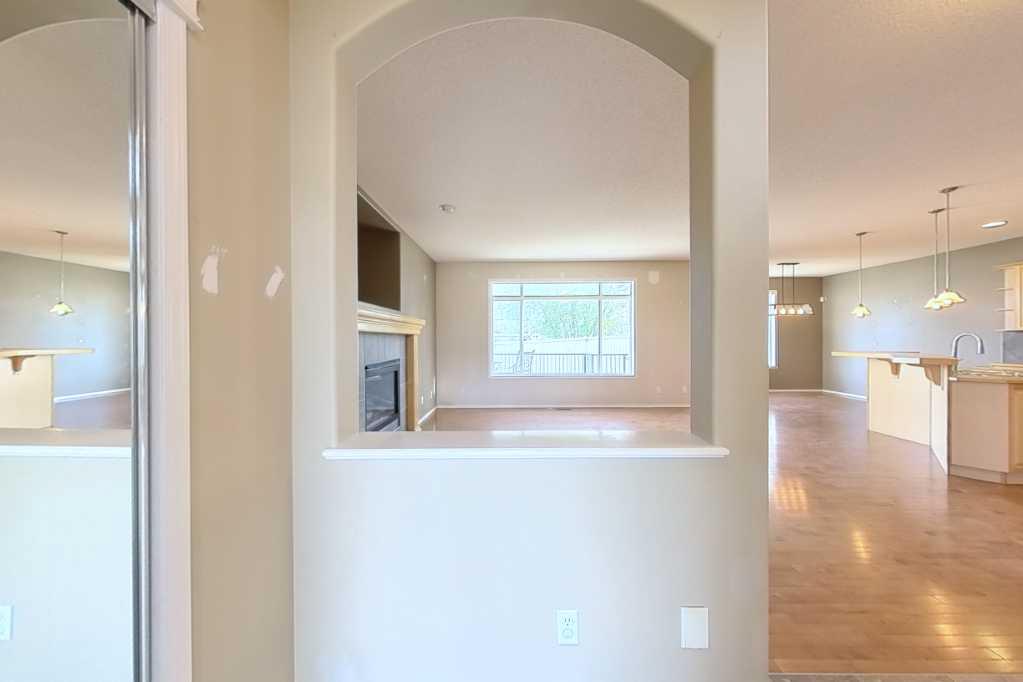 Additional image 4 of 39 Simcoe Terrace SW, Calgary, AB, T3H 4S3