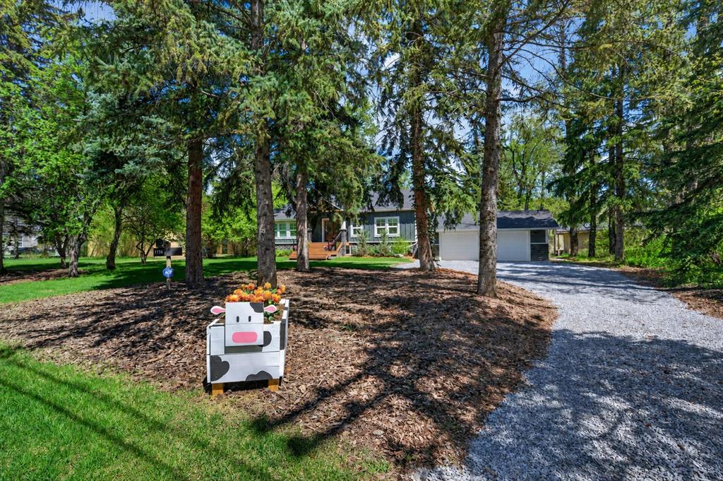 7136 Bow Crescent NW, Calgary, AB, T3B 2B9