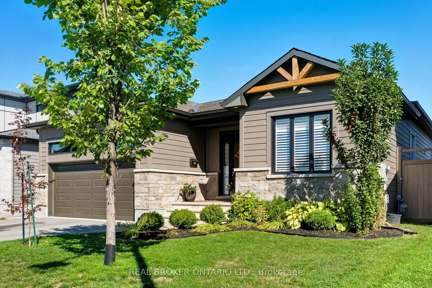 82 Axel Crescent