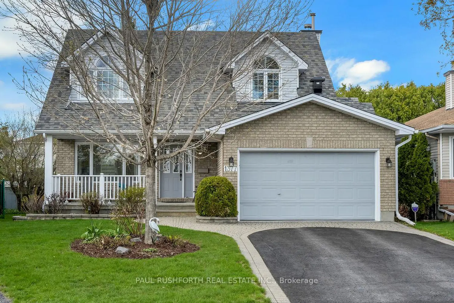 1377 Caravel Crescent photo 2