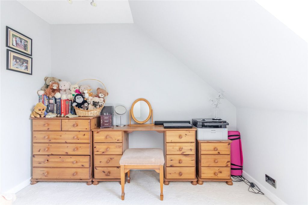 Additional image 12 of 4 bed semi-detached house for saleHinkley Close, Harefield, Uxbridge UB9