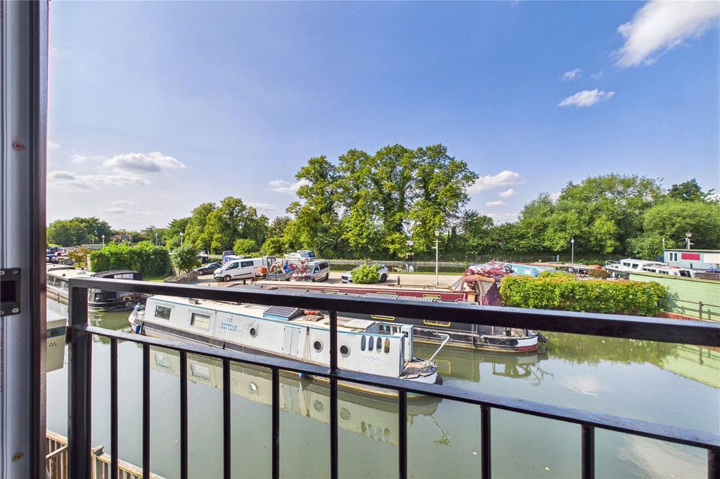 Additional image 2 of 2 bed flat to rentMill Lane, Newbury, Berkshire RG14