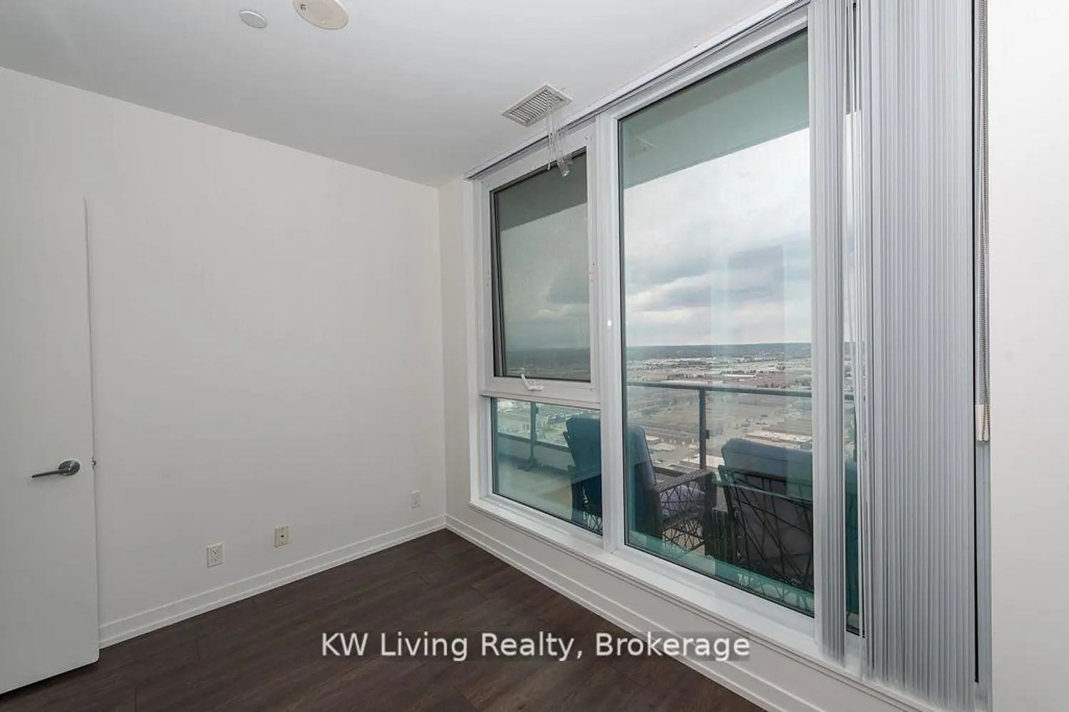 Additional image 15 of 898 Portage Parkway 3302