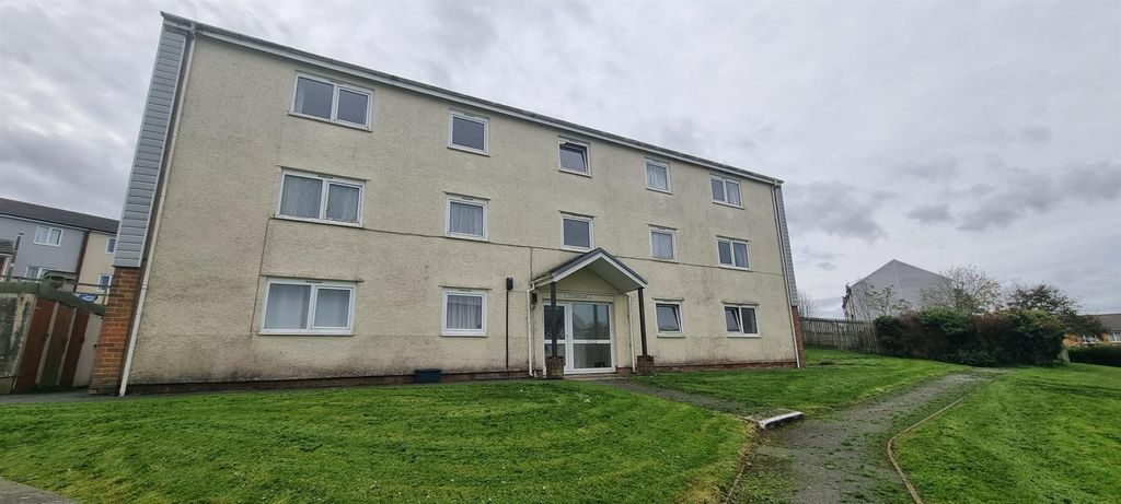 2 bed flat to rentSiskin Close, Haverfordwest SA61