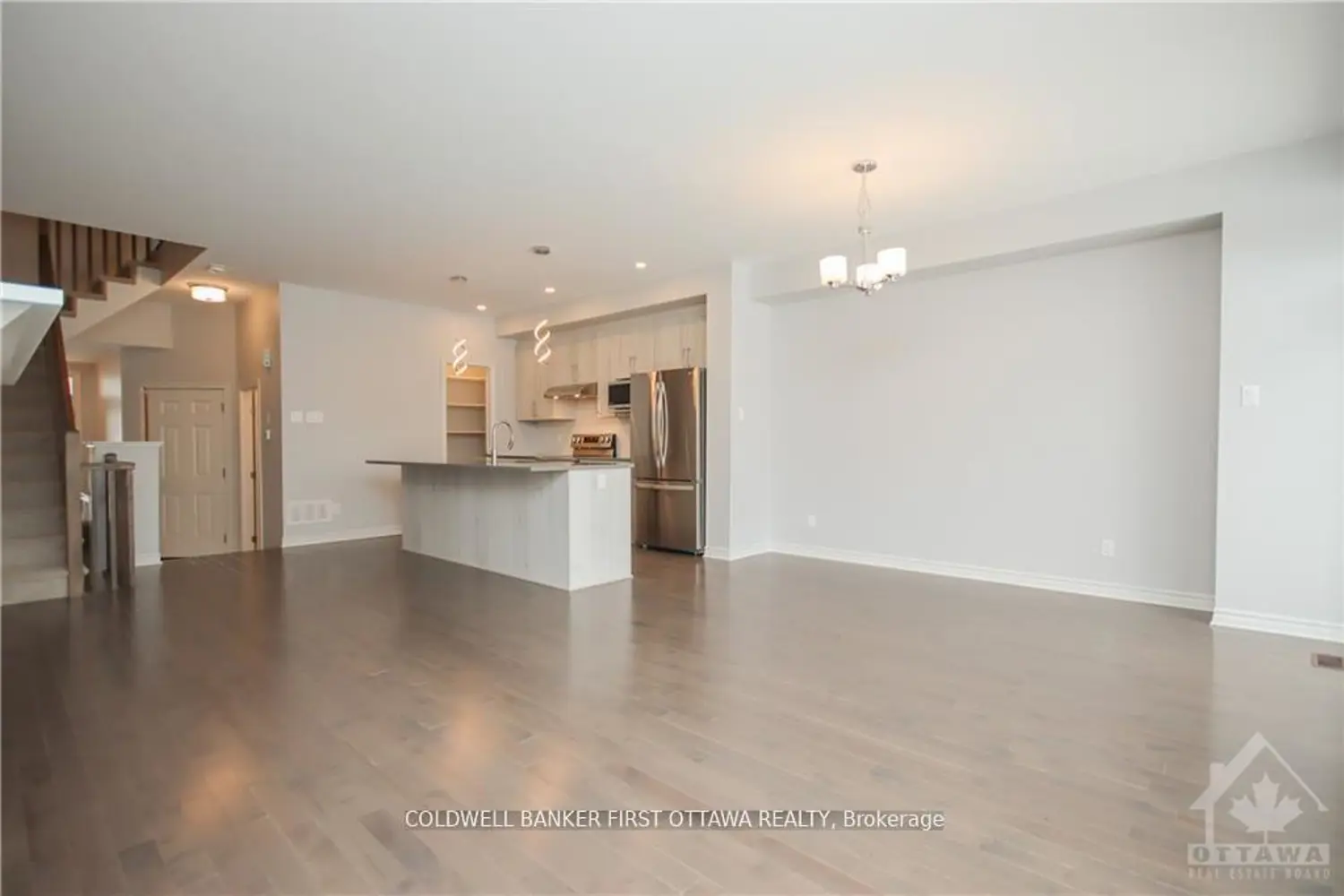144 Angelonia Crescent photo 5
