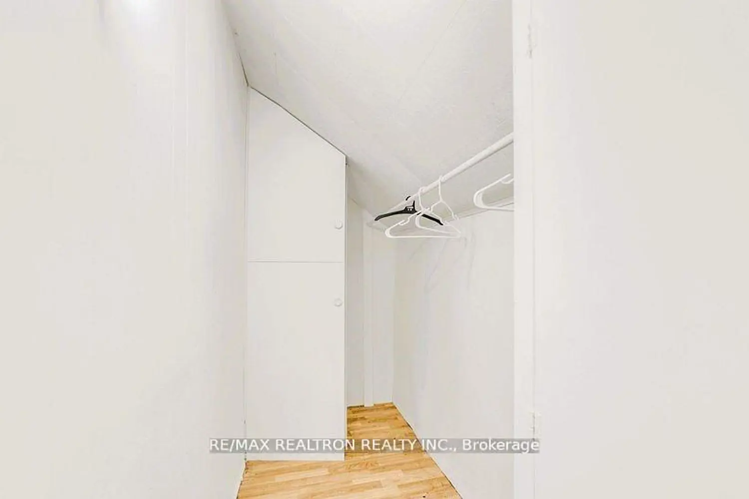 Additional image 8 of 16958 Bayview Avenue