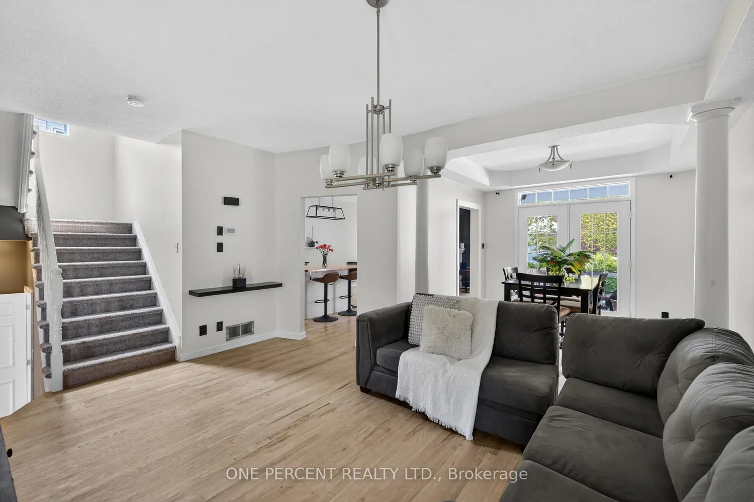 1800 Nicolet Way photo 3