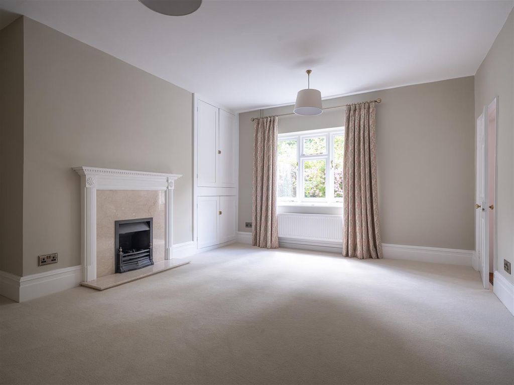 Additional image 11 of 5 bed property to rentDe Vaux Place, Salisbury SP1