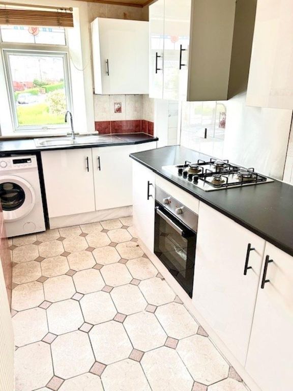 Additional image 2 of 3 bed terraced house to rentEsslemont Avenue, Glasgow G14