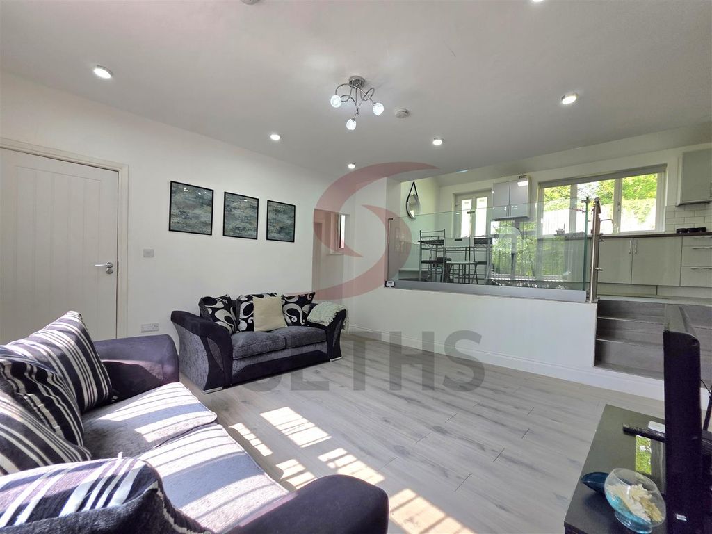 Additional image 2 of 2 bed flat to rentGipsy Lane, Humberstone, Leicester LE5