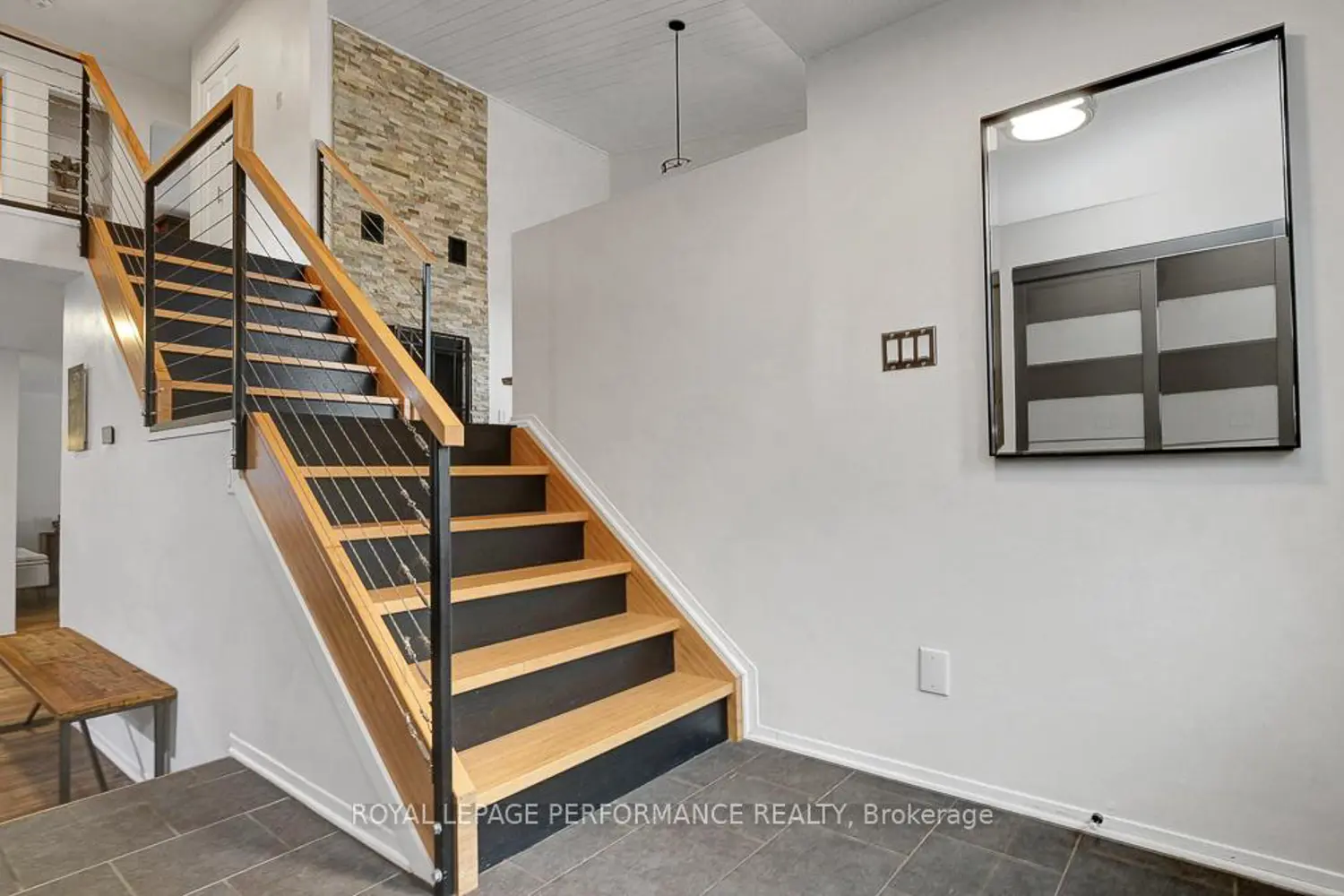 510 Foxview Place photo 3