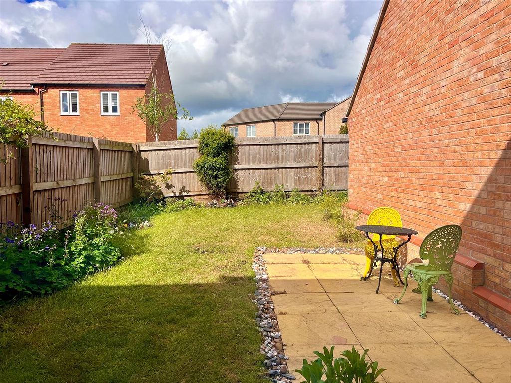 Additional image 5 of 4 bed semi-detached house to rentBarrowfield Drive, Stamford PE9