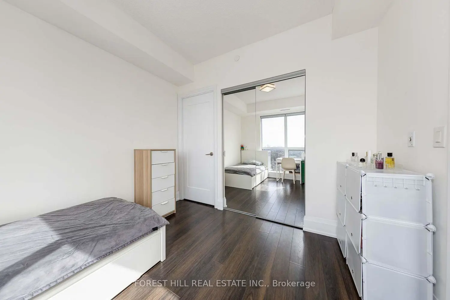 120 Harrison Garden Boulevard 1306 photo 5