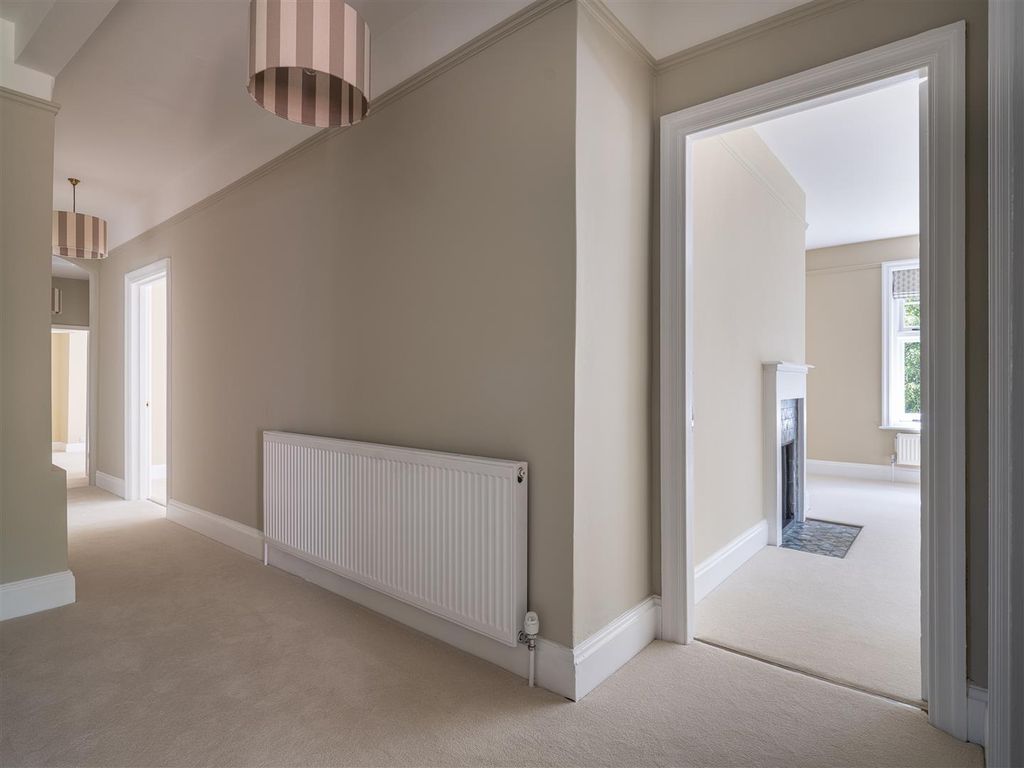 Additional image 22 of 5 bed property to rentDe Vaux Place, Salisbury SP1