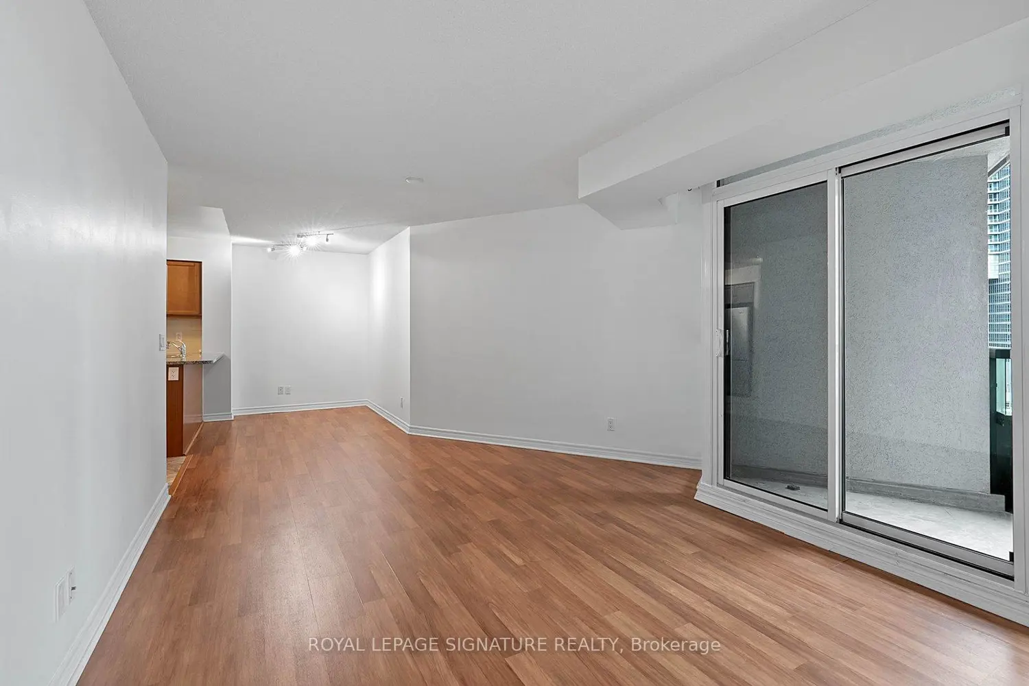 19 Grand Trunk Crescent 801 photo 2