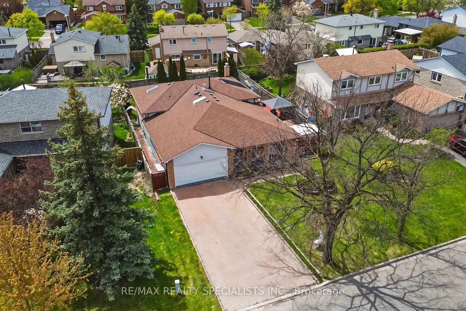 817 Syer Drive photo 2