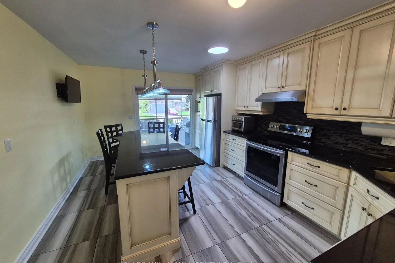 Additional image 8 of 121 Cedarvale Crescent