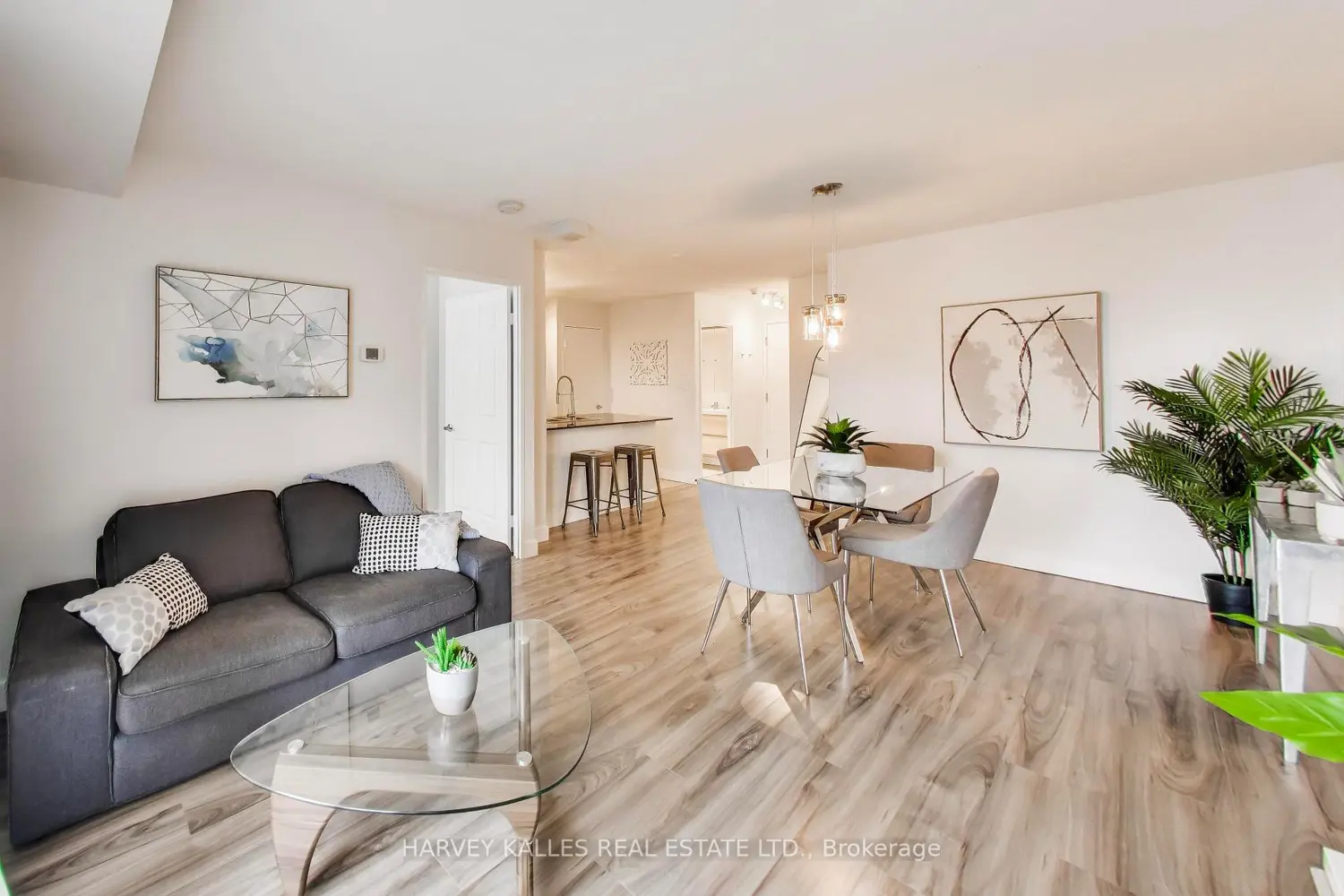 1369 Bloor Street 401 photo 4