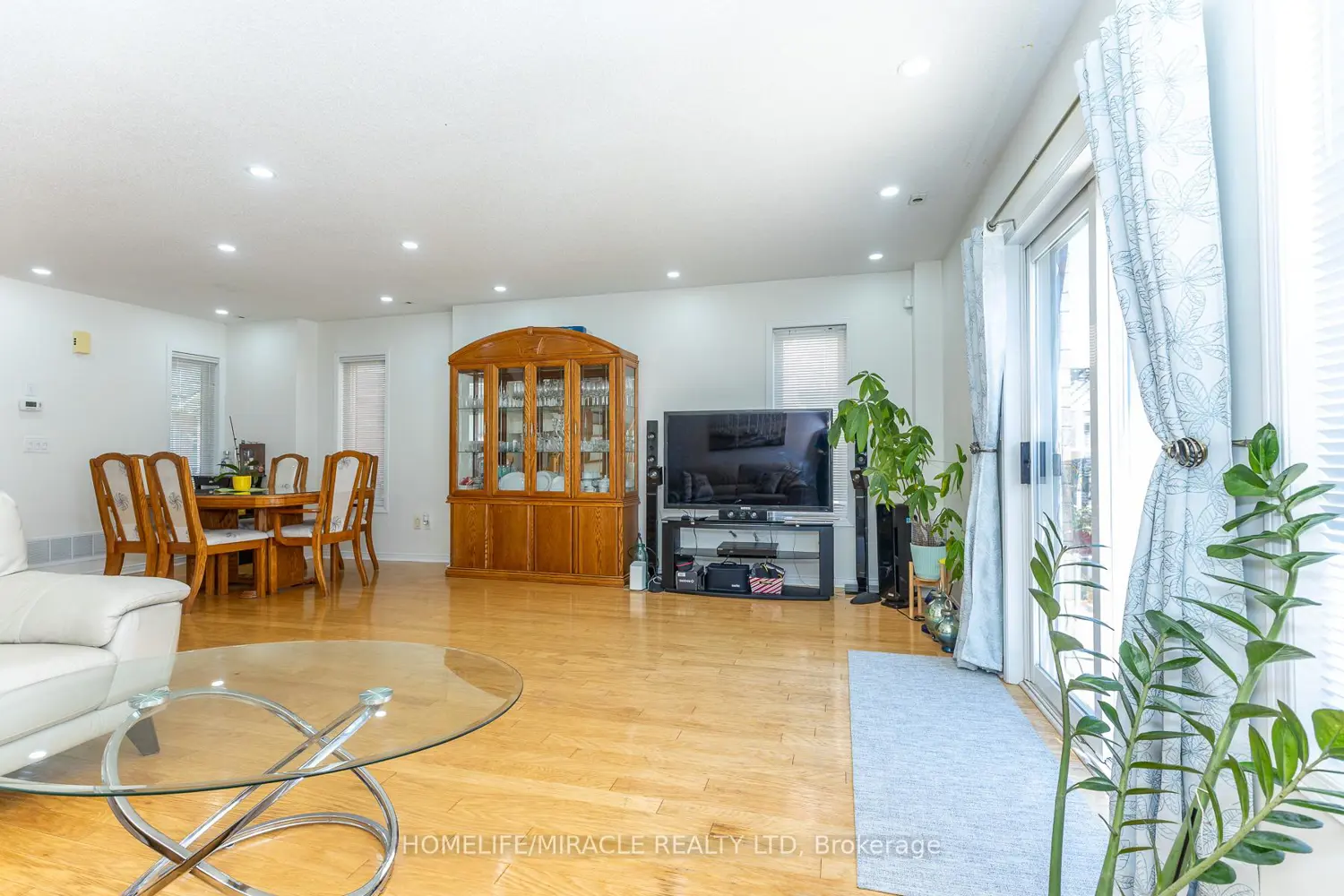 83 Mondeo Drive 539 photo 2