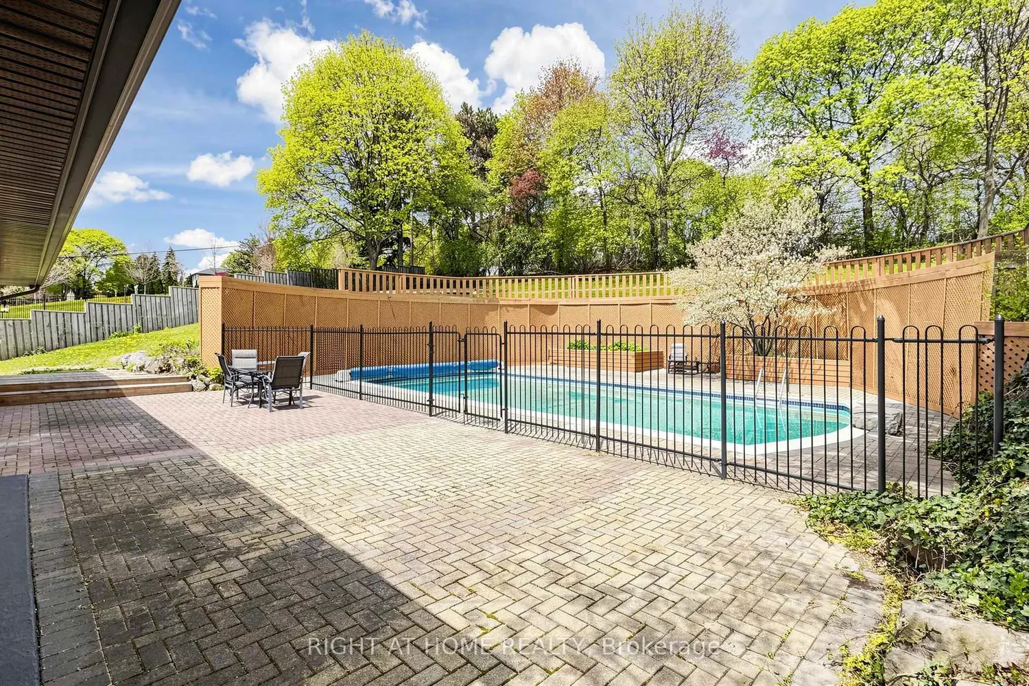 41 Larabee Crescent photo 5