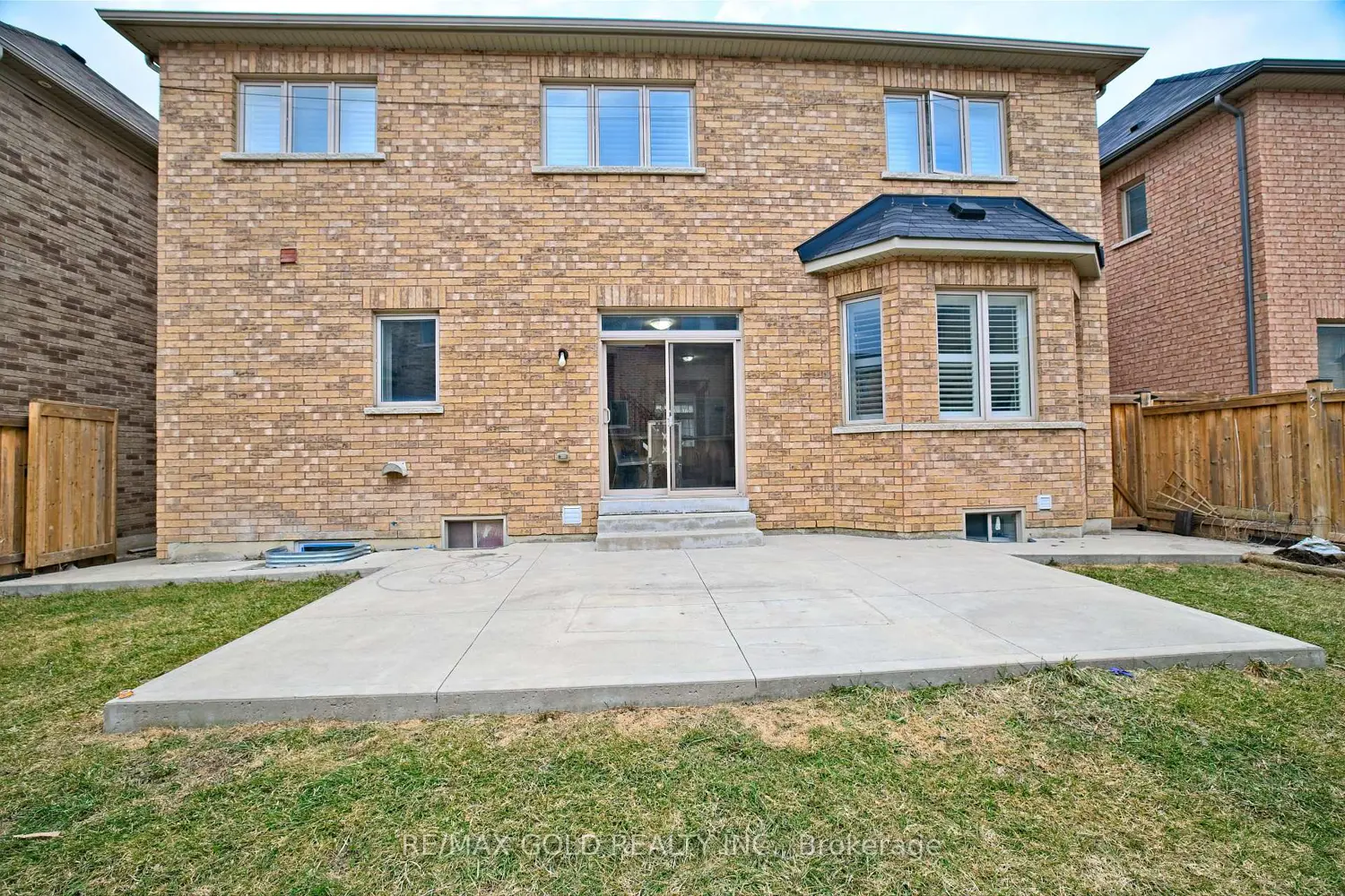 Additional image 14 of 10 Dopp Crescent