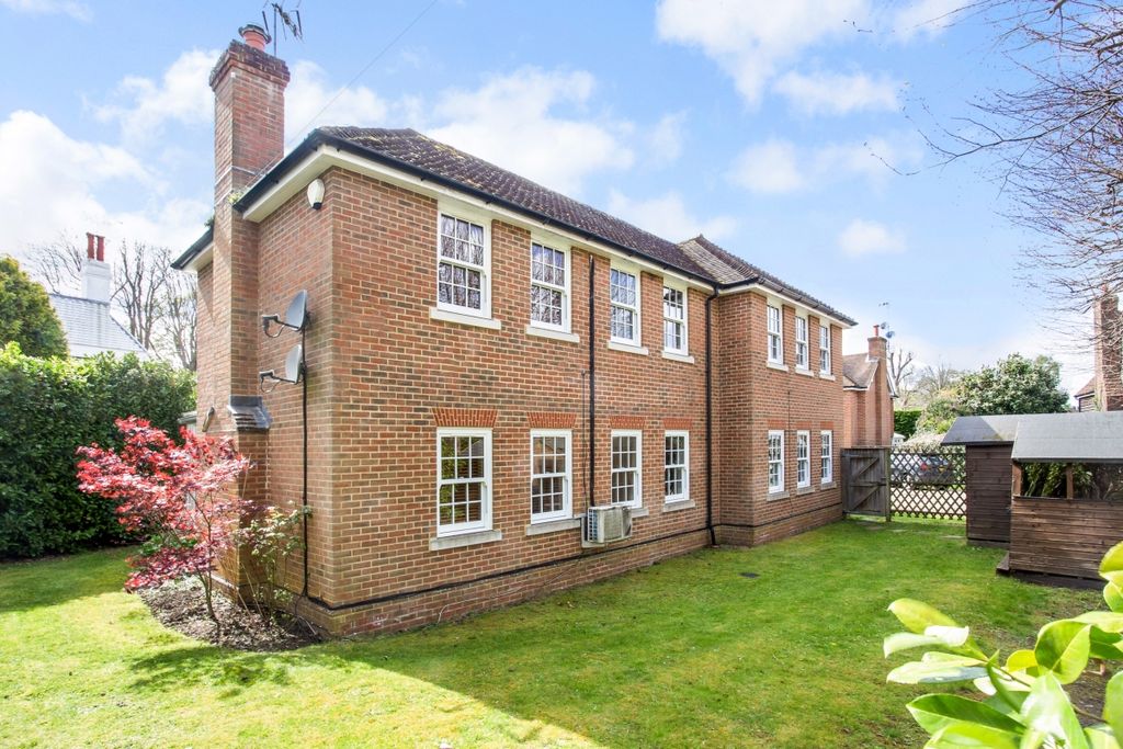 Additional image 10 of 5 bed detached house to rentNorth Parade, Horsham RH12