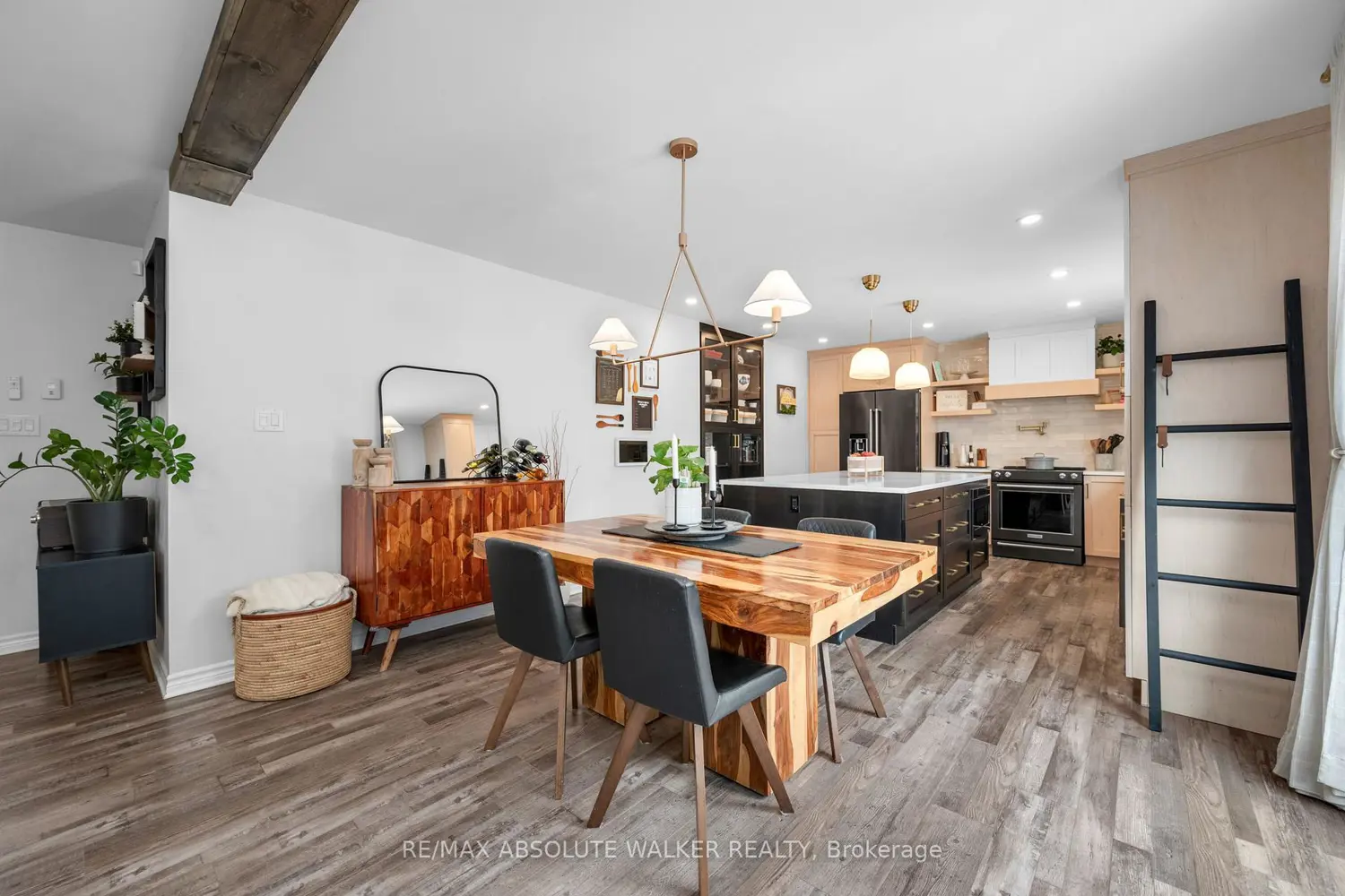 168 Roxanne Street photo 5