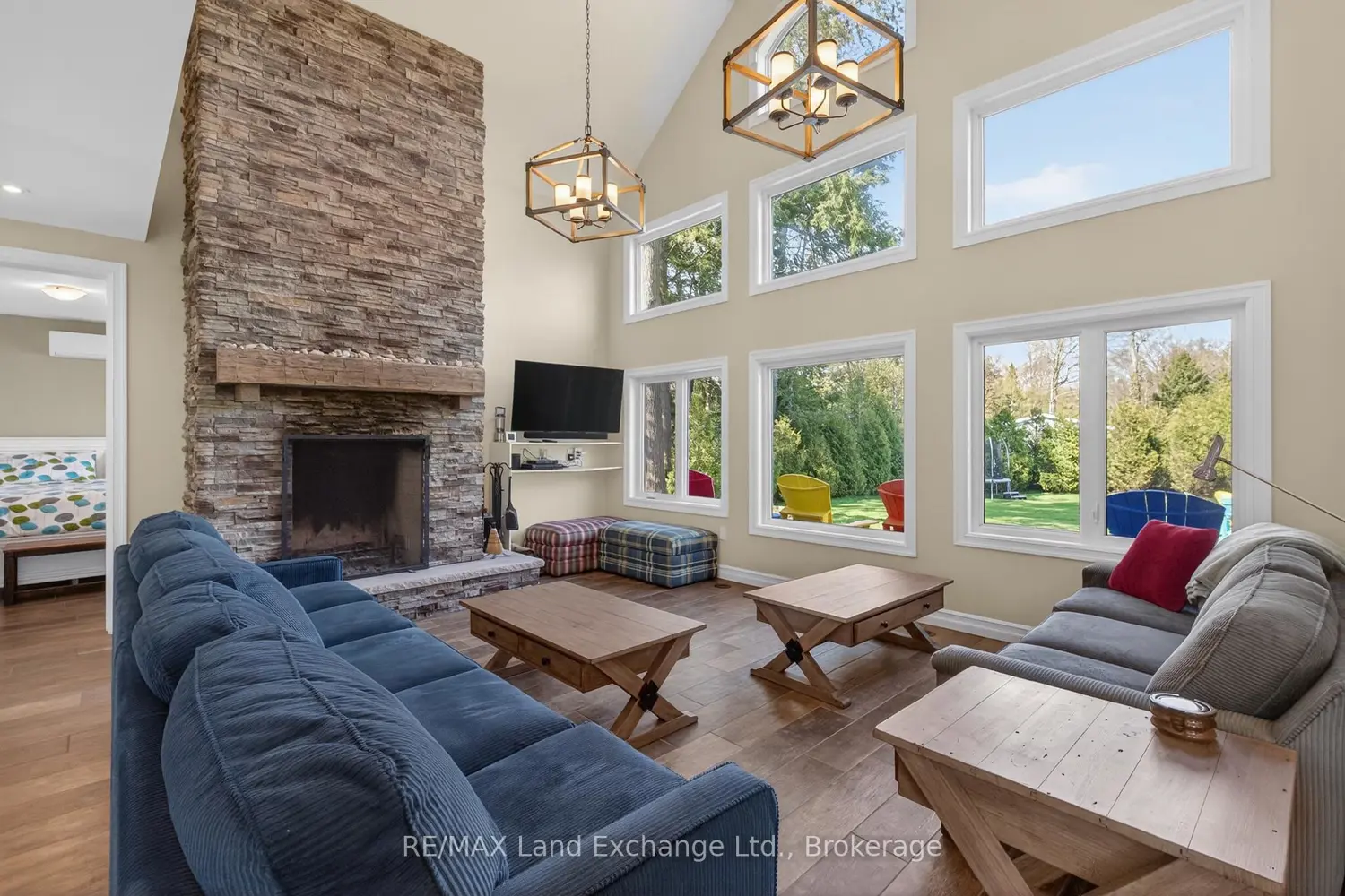 144 Huron Road photo 3