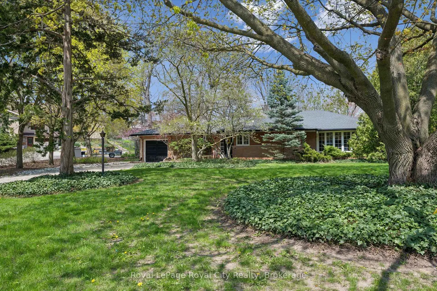 29 Lynwood Place photo 2