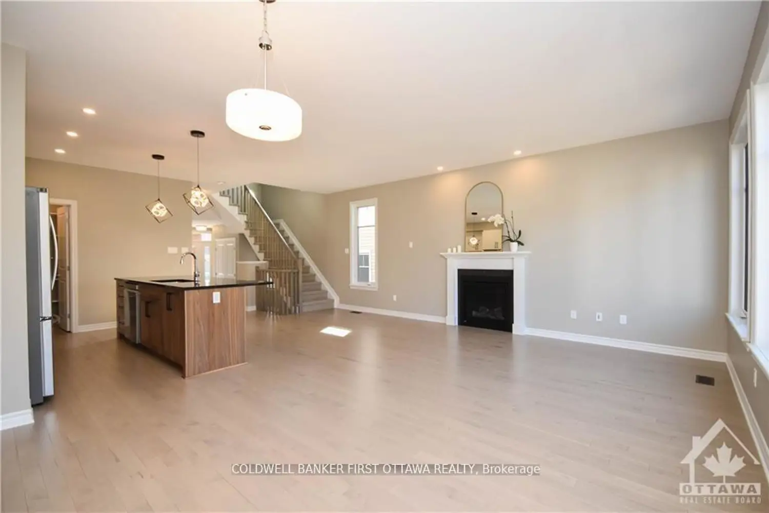 183 Angelonia Crescent photo 5