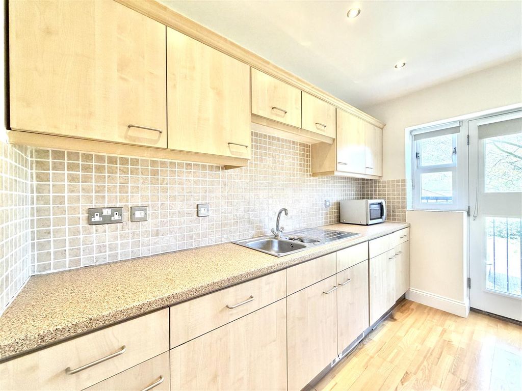 Additional image 2 of 2 bed flat to rentChurch Street, Oakham LE15