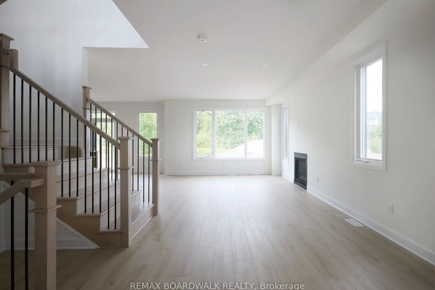 724 Kenny Gordon Avenue photo 2