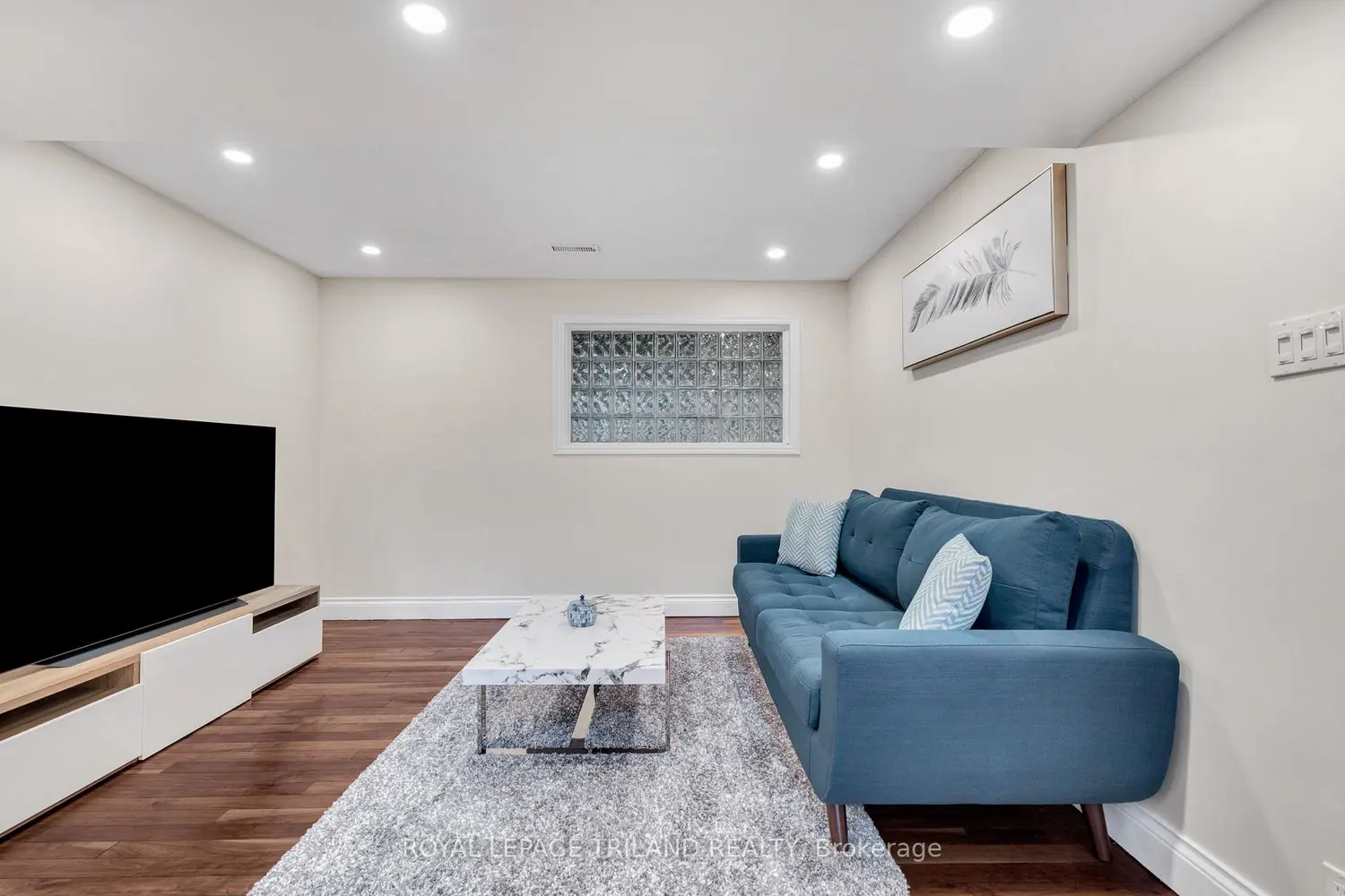 Additional image 3 of 24 Beechmount Crescent