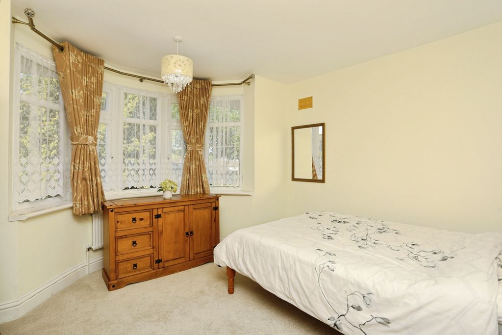 Additional image 11 of 3 bed bungalow for salePoverest Road, Orpington BR5