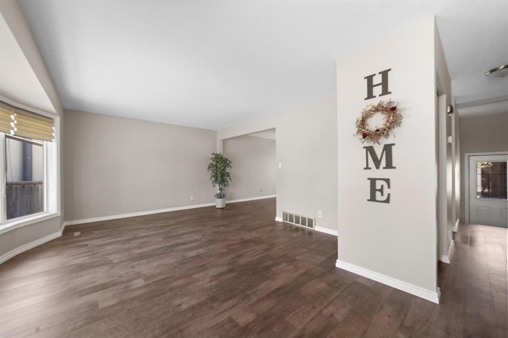 Additional image 3 of 6121 39 Avenue, Camrose, AB, T4V3A9