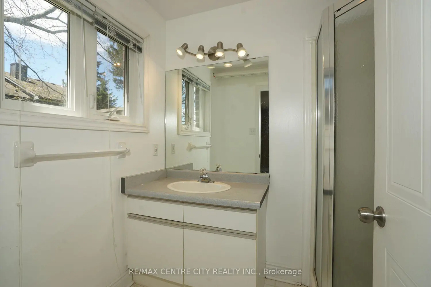 Additional image 6 of 1548 Richmond Street 31