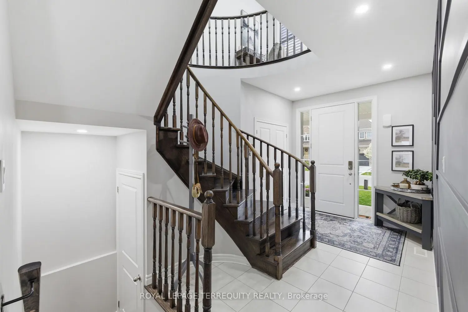 215 Ronald Hooper Avenue photo 2