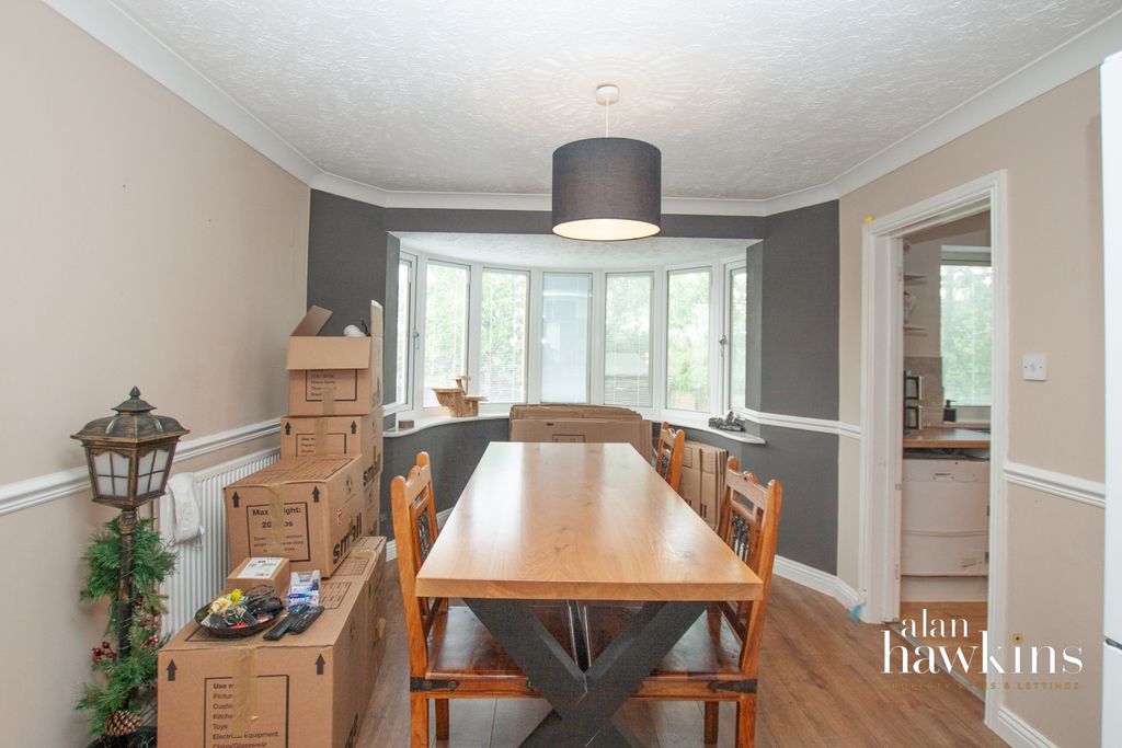 Additional image 6 of 4 bed detached house to rentOtter Way, Royal Wootton Bassett, Wiltshire SN4