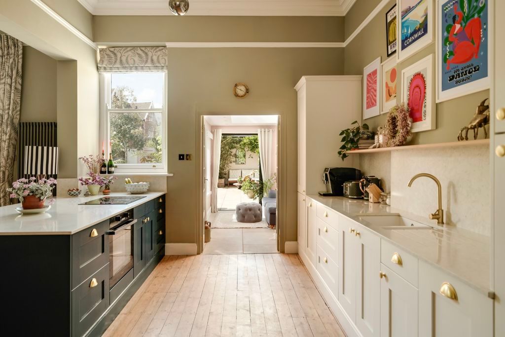 Additional image 6 of 3 bed flat for saleChantry Road, Clifton, Bristol BS8