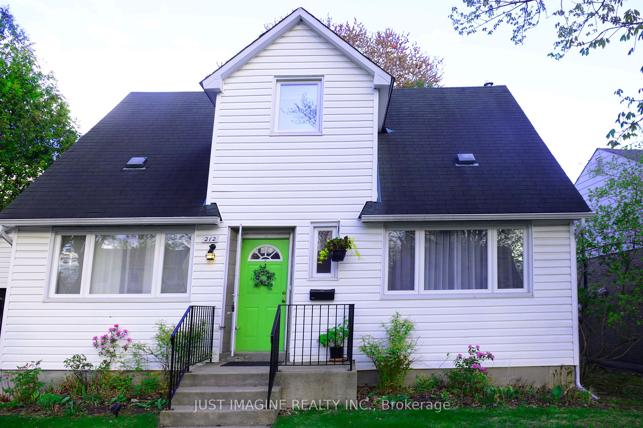 212 Lennox Park Avenue, Ottawa, ON, K1G 0J4